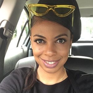 Meet your Posher, Simone